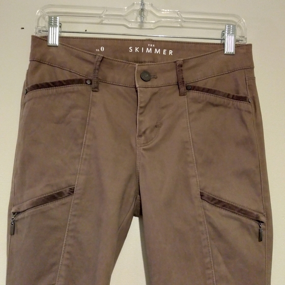 🎁 WHBM Vintage, The Skimmer Jeans. Motto Inspired with Gorgeous Velveteen Trim - Picture 10 of 16